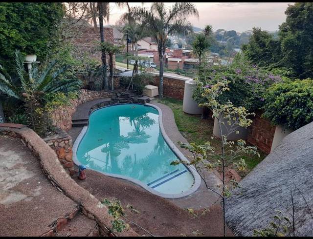 5 BEDROOM HOUSE FOR SALE IN KLOOFENDAL